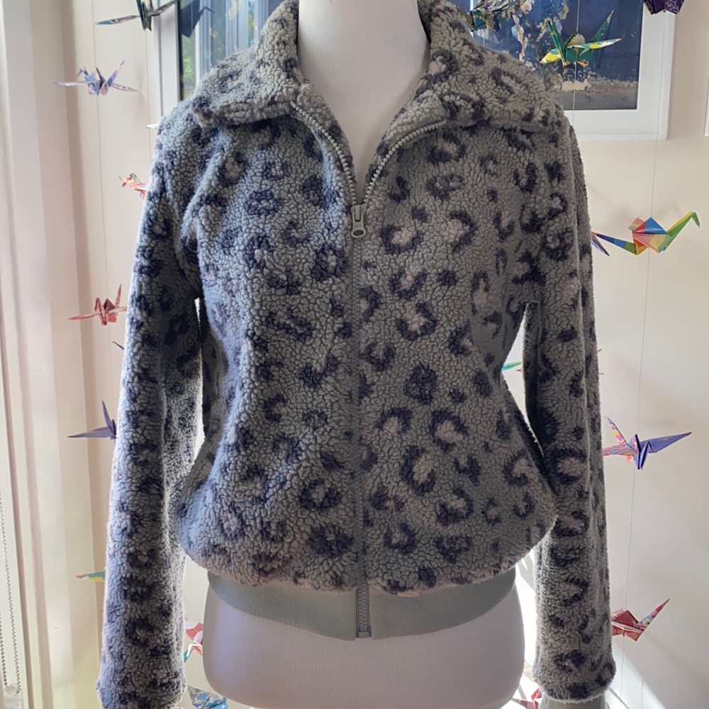 XS Beyond Yoga fleece bomber jacket